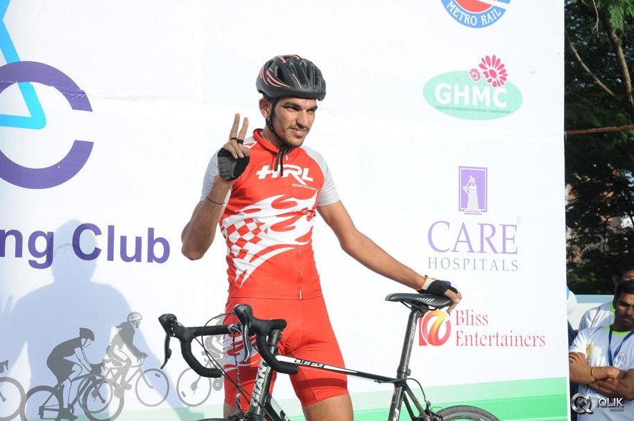 Srimanthudu-Movie-Team-at-HBC-Chak-De-India-Ride